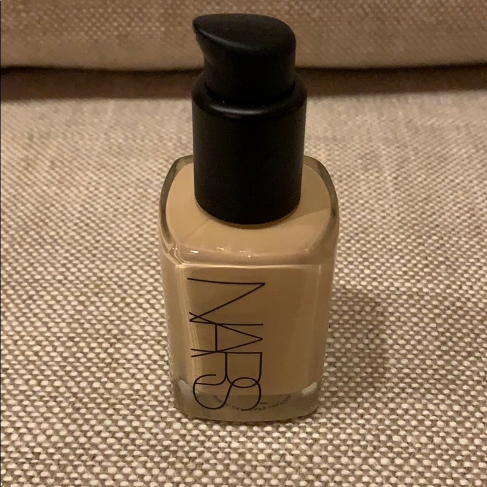 NARS Sheer Glow Foundation with pump, #6 Ceylan